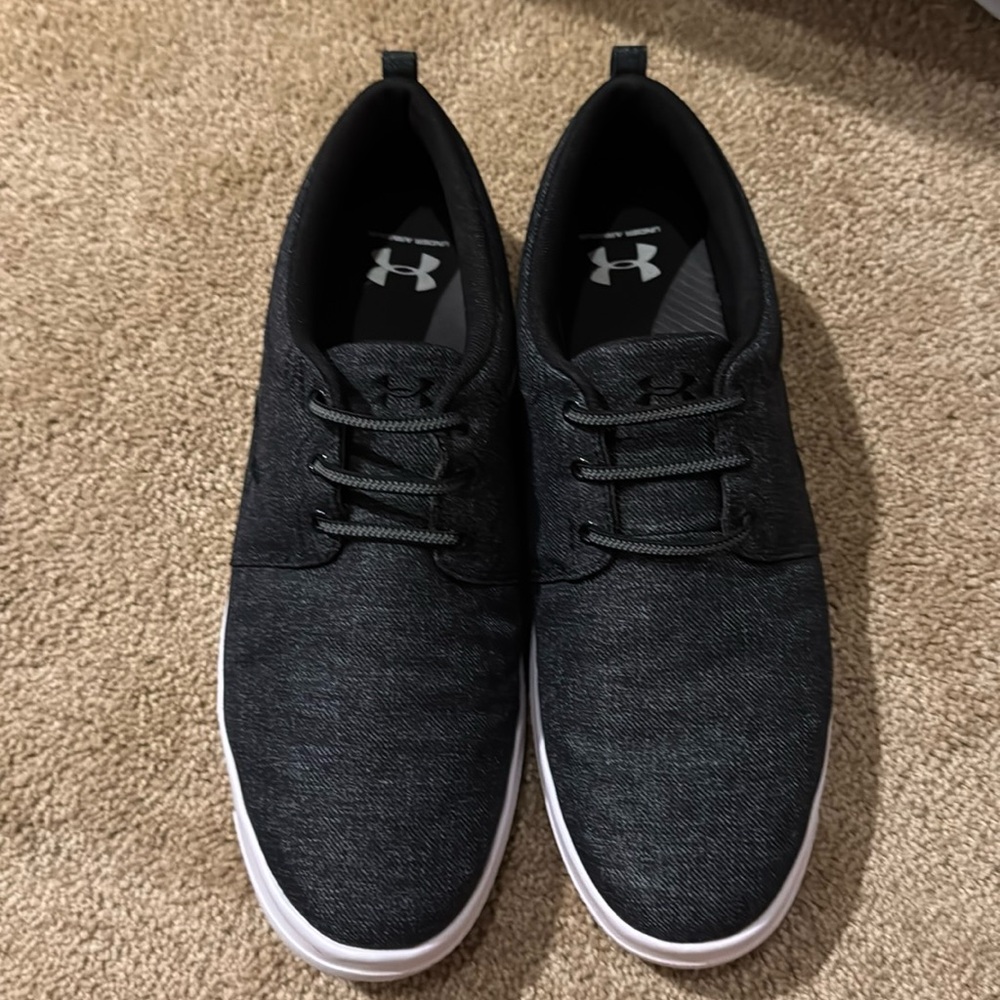 Size 10 Under Armor men’s shoes. Denim blue